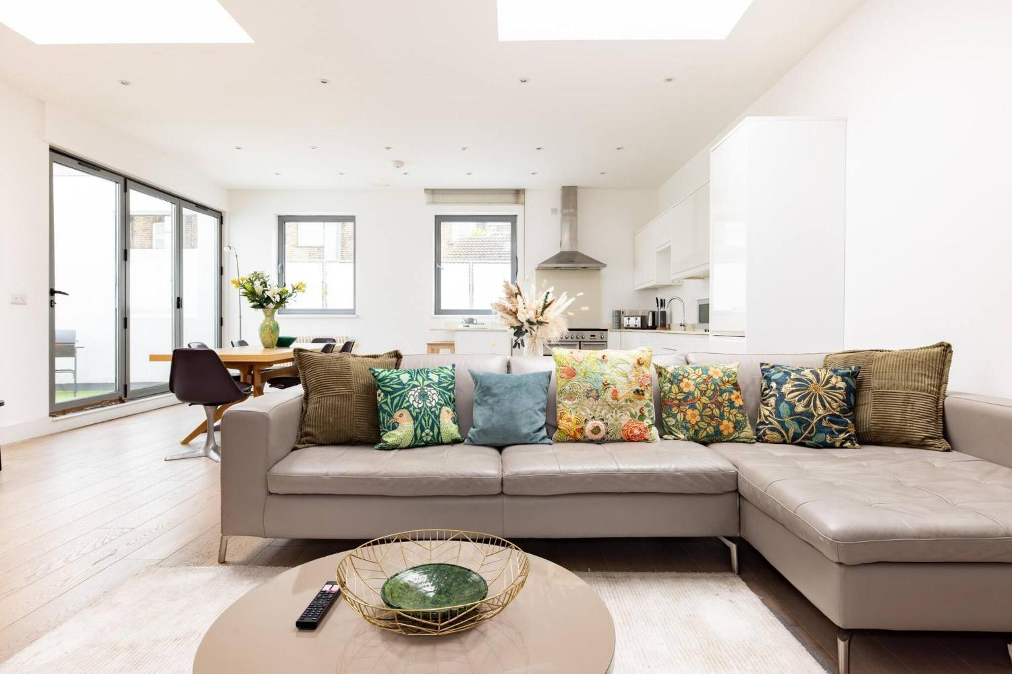 Wild Roses Serviced Apartments - Borough London Exterior photo
